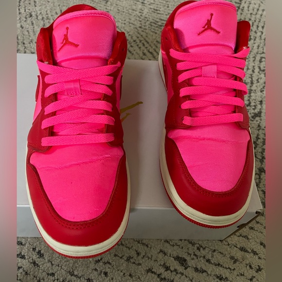 Nike Air Jordan 1 Low SE Size 9.5 - Picture 3 of 8